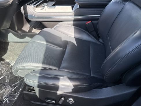 Used 2025 Lincoln Navigator Reserve w/ Jet Appearance Package image 11