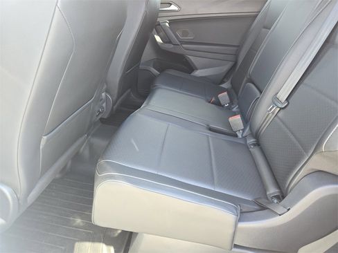 Used 2019 Volkswagen Tiguan SE image 30
