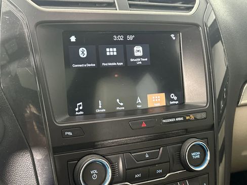 Used 2018 Ford Explorer XLT w/ Equipment Group 202A FWD image 35