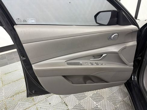 Used 2023 Hyundai Elantra SEL w/ Preferred Accessory Package FWD image 10