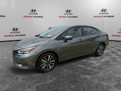 Used 2025 Nissan Versa SV FWD image 7