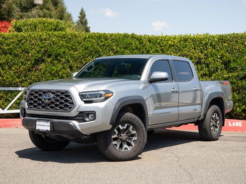 Used 2023 Toyota Tacoma TRD Off-Road w/ TRD Premium Off Road Package AWD/4WD image 3