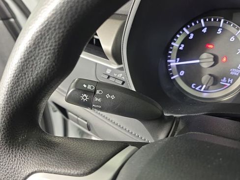 Used 2023 Toyota Highlander L image 29