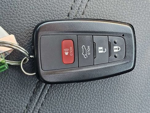 Used 2022 Toyota RAV4 Limited AWD/4WD image 30