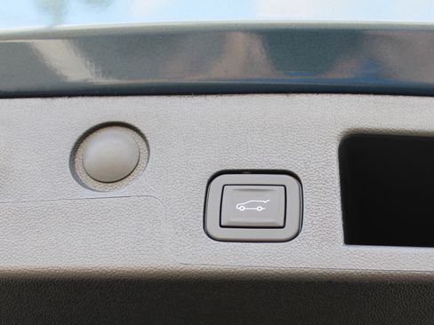 New 2026 Chevrolet Equinox LT w/ Convenience Package II image 8