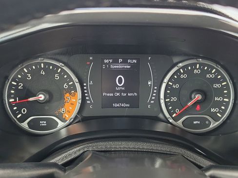 Used 2017 Jeep Renegade Latitude FWD image 23