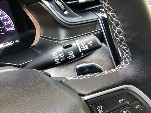Used 2025 Jeep Grand Cherokee Limited w/ Luxury Tech Group II AWD/4WD image 56