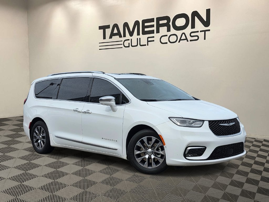 Used 2022 Chrysler Pacifica Pinnacle FWD image 1