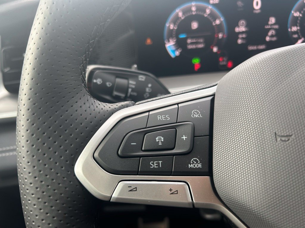 New 2026 Volkswagen Tiguan SE R-Line FWD image 20