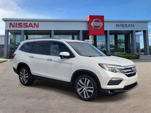 Used 2016 Honda Pilot Touring image 2