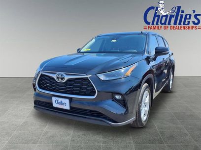 Used 2022 Toyota Highlander LE