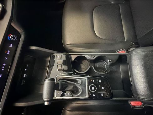 Used 2024 Kia Sportage EX FWD image 19