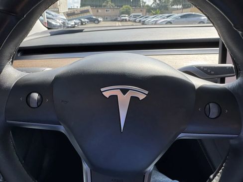 Used 2023 Tesla Model 3 Standard Range image 19