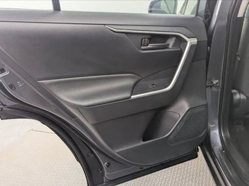 Used 2022 Toyota RAV4 LE AWD/4WD image 16