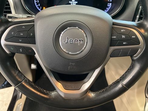 Used 2020 Jeep Grand Cherokee Limited w/ Luxury Group II image 17