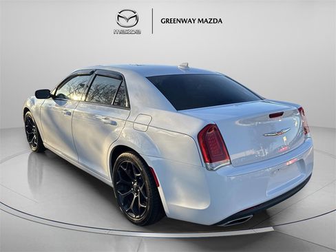 Used 2019 Chrysler 300 Touring w/ Sport Appearance Package image 5