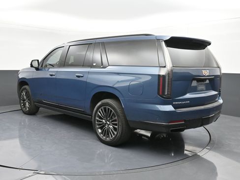 Used 2025 Cadillac Escalade ESV Sport Platinum image 6