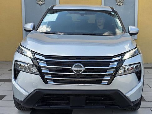 Used 2024 Nissan Rogue SV AWD/4WD image 3