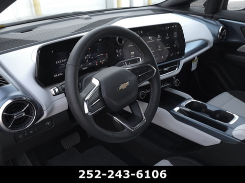 Used 2025 Chevrolet Equinox EV LT image 19