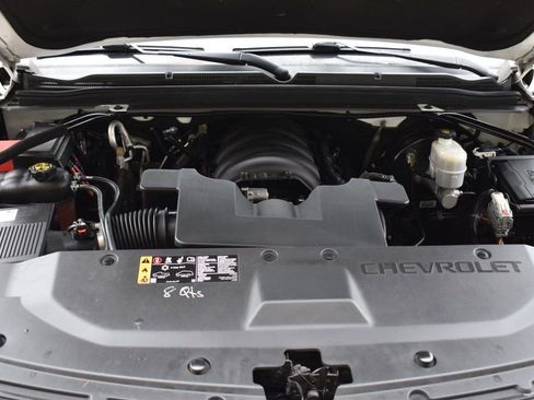 Used 2018 Chevrolet Suburban LT image 12