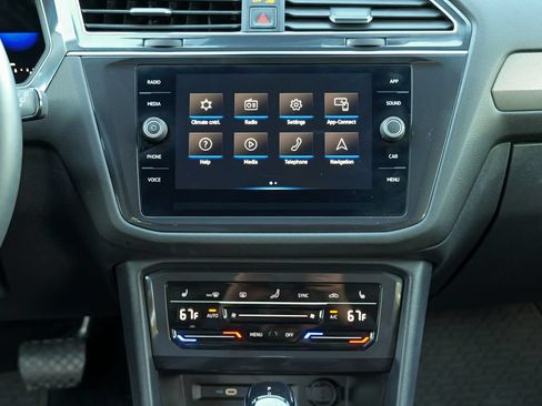 Used 2022 Volkswagen Tiguan SE AWD/4WD image 48