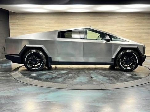 Used 2024 Tesla Cybertruck Cyberbeast AWD/4WD image 23