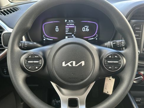 Used 2025 Kia Soul LX w/ LX Technology Package FWD image 22