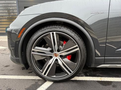 New 2025 Porsche Macan 4S Electric image 11