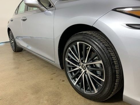 Used 2025 Lexus ES 300h w/ Premium Package image 6