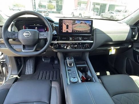 New 2026 Nissan Pathfinder Platinum AWD/4WD image 18