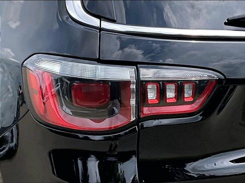 Used 2018 Jeep Compass Latitude w/ Popular Equipment Group AWD/4WD image 27