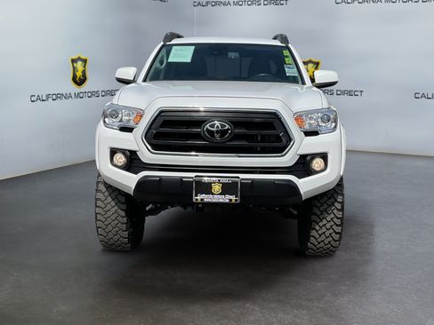 Used 2022 Toyota Tacoma SR5 AWD/4WD image 2