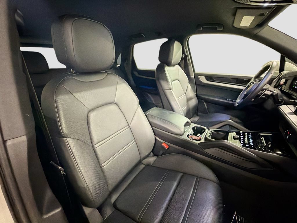 Certified 2025 Porsche Cayenne E-Hybrid AWD/4WD image 28