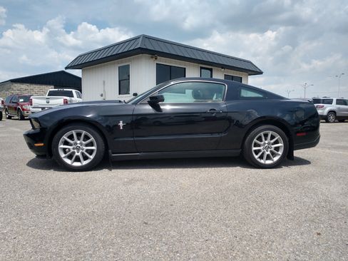 Used 2010 Ford Mustang Coupe image 3