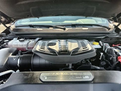 Used 2025 Jeep Wagoneer 4WD image 26