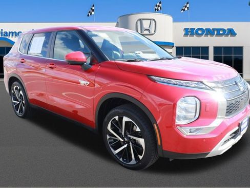 Used 2024 Mitsubishi Outlander 4WD Plug-In Hybrid image 1