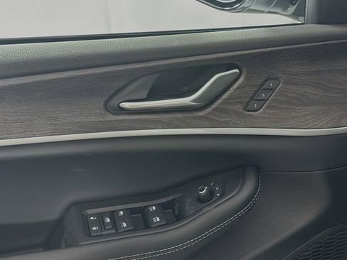 New 2025 Jeep Grand Cherokee Limited image 18