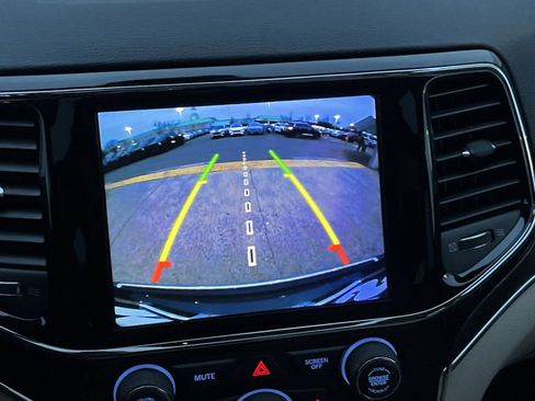 Used 2020 Jeep Grand Cherokee Limited image 19