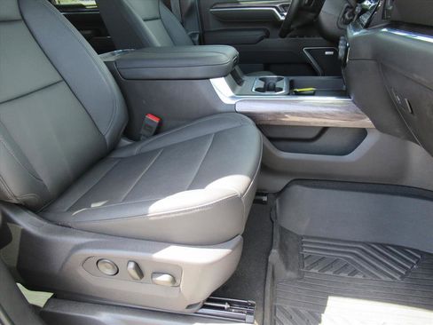 Used 2025 Chevrolet Silverado 2500 LTZ w/ LTZ Convenience Package image 13