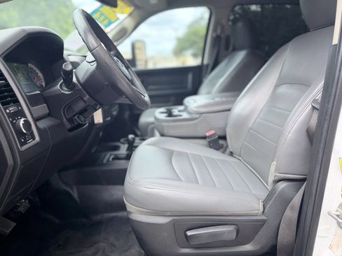 Used 2018 RAM 2500 Tradesman w/ Chrome Appearance Group AWD/4WD image 9