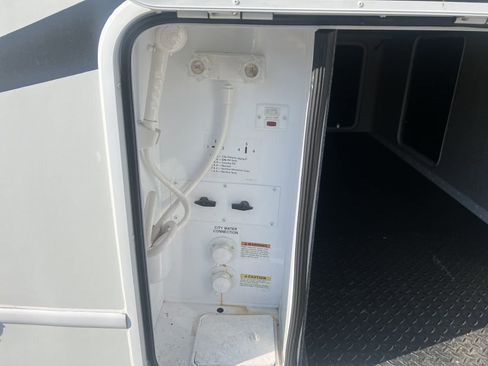 Used 2022 Ford E-450 and Econoline 450 Super Duty w/ Motorhome Prep Package image 23