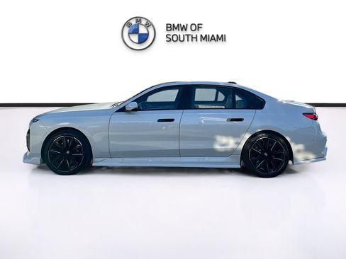 Certified 2025 BMW 760i xDrive image 4