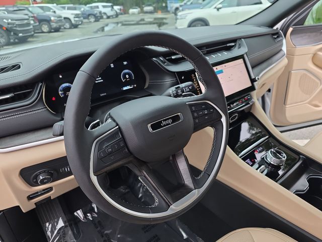 Used 2026 Jeep Grand Cherokee Limited w/ Luxury Tech Group II AWD/4WD image 17