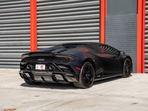 Used 2021 Lamborghini Huracan EVO image 5