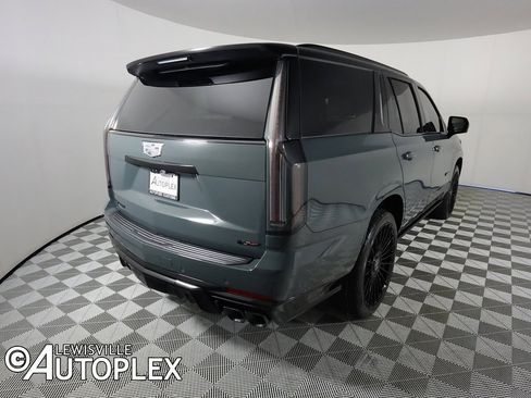 Used 2025 Cadillac Escalade V w/ LPO, ONYX Package image 5