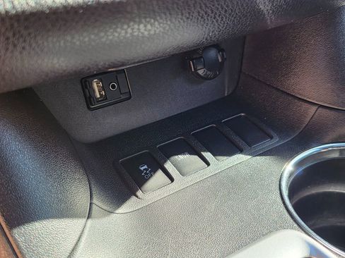 Used 2016 Toyota Highlander Limited image 37