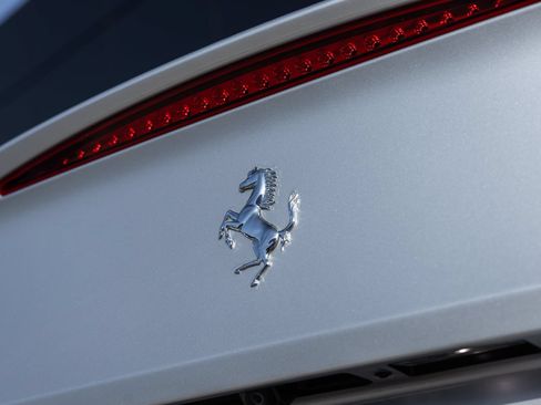 Used 2015 Ferrari California T RWD image 14