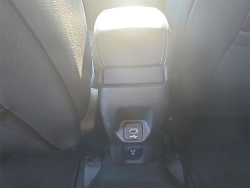 Used 2018 Jeep Renegade Limited image 22