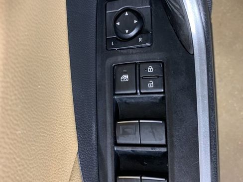 Used 2020 Toyota RAV4 XLE Premium FWD image 17
