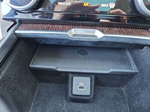 Used 2023 Land Rover Range Rover Long Wheelbase SE image 22